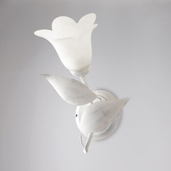 Applique in ferro laccato bianco con decorazione argento antico e diffusore in vetro diametro 14 alabastro bianco 1 luce