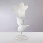 Lumetto in ferro laccato bianco con decorazione argento antico e diffusore in vetro diametro 14 alabastro bianco 1 luce