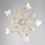 Plafoniera in ferro laccato avorio con decorazione oro antico e diffusori in vetro diametro 14  alabastro bianchi 5 luci