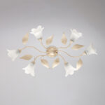 Plafoniera in ferro laccato avorio con decorazione oro antico e diffusori in vetro diametro 14 alabastro bianchi 6 luci