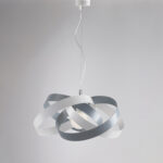 Sospensione in ferro laccato bianco e tortora con cavo in acciaio regolabile 1 luce