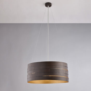 Sospensione in ferro laccato nero con decorazione esterna effetto ruggine e decorazione interna oro antico con cavi acciaio regolabili 3 luci