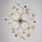 Plafoniera in ferro laccato avorio con decorazione oro antico 6 luci