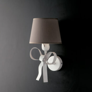 Applique in ferro laccato bianco con decorazione effetto shabby chic e paralumi diametro 16 in pvc tortora 1 luce