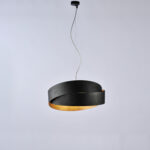 Sospensione in ferro laccato nero con con decorazione esterna nera e decorazione interna oro antico e cavo in acciaio regolabile 2 luci