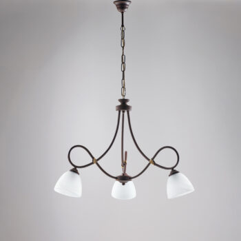 Lampadario in ferro laccato nero con decorazione effetto ruggine e rifiniture oro antico con diffusori in vetro diametro 13 alabastro bianchi 3 luci