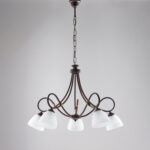 Lampadario in ferro laccato nero con decorazione effetto ruggine e rifiniture oro antico con diffusori in vetro diametro 13 alabastro bianchi 5 luci