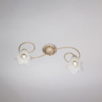 Plafoniera in ferro laccato avorio con decorazione oro antico e diffusori in vetro diametro 14 alabastro bianchi 2 luci