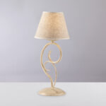 Lumetto in ferro laccato avorio con decorazione oro antico e paralume diametro 13 in pvc effetto tessuto juta 1 luce