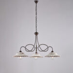 Lampadario in ferro laccato nero e decorazione effetto ruggine con diffusori in ceramica diametro 30 decorato a mano bianco e marrone 3 luci