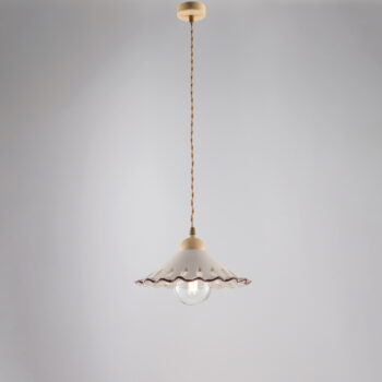 Sospensione in ferro laccato avorio e decorazione effetto decapè con diffusore in ceramica diametro 30 bianco e marrone con cavo elettrico ricoperto in tessuto intrecciato regolabile 1 luce