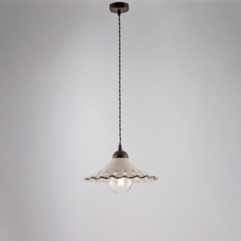 Sospensione in ferro laccato nero e decorazione effetto ruggine con diffusore in ceramica diametro 30 bianco e marrone con cavo elettrico ricoperto in tessuto intrecciato regolabile 1 luce