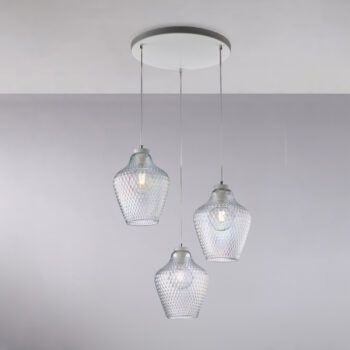 Sospensione in ferro laccato bianco con cavi elettrici regolabili e diffusori in vetro soffiato trasparente con decoro in rilievo 3 luci