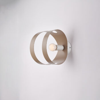 Applique in ferro laccato bianco con fascia tagliata a laser tortora 1 luce