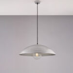 Sospensione diametro 50 in ferro laccato nero con decorazione argento antico con cavo elettrico ricoperto in tessuto regolabile 1 luce