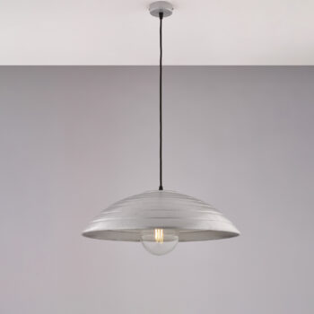 Sospensione diametro 50 in ferro laccato nero con decorazione argento antico con cavo elettrico ricoperto in tessuto regolabile 1 luce