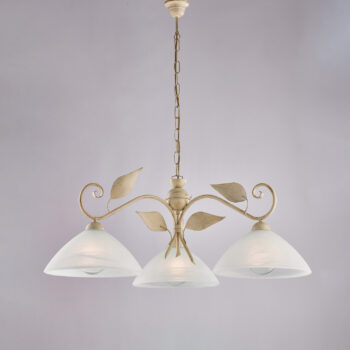 Lampadario in ferro laccato avorio con decorazione oro antico e diffusori in vetro diametro 30 alabastro bianchi 3 luci