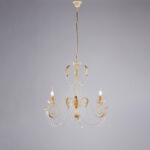 Lampadario in ferro laccato avorio con decorazione effetto decapè e rifiniture oro antico con strass in cristallo 3 luci