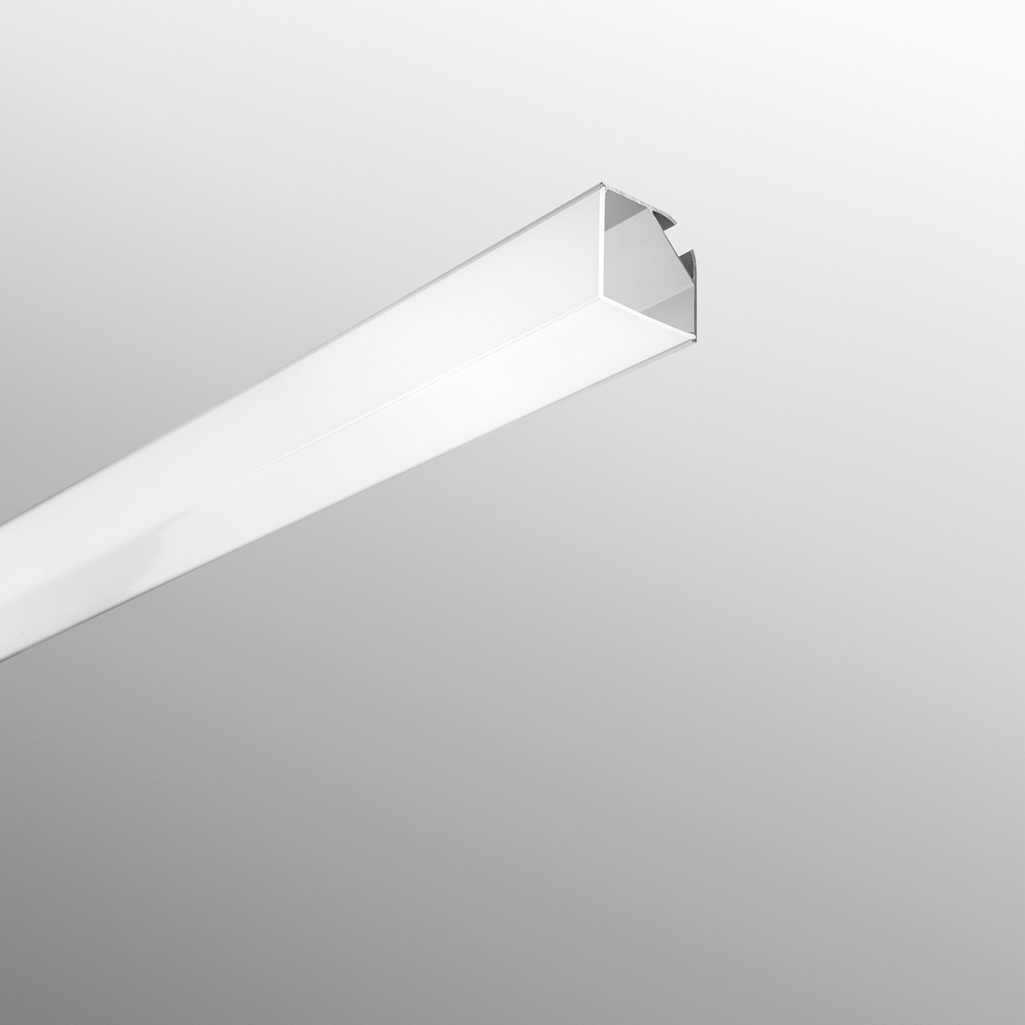 PROFILO DORIK ALLUMINIO DIFFUSORE ANGOLARE CON TAPPI E STAFFETTE INCLUSI 200X2,97X2,97CM